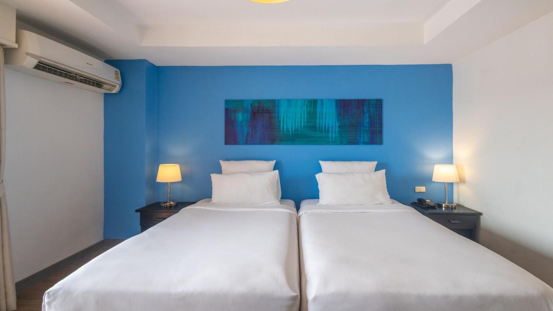 โรงแรม Journeyhub 4*