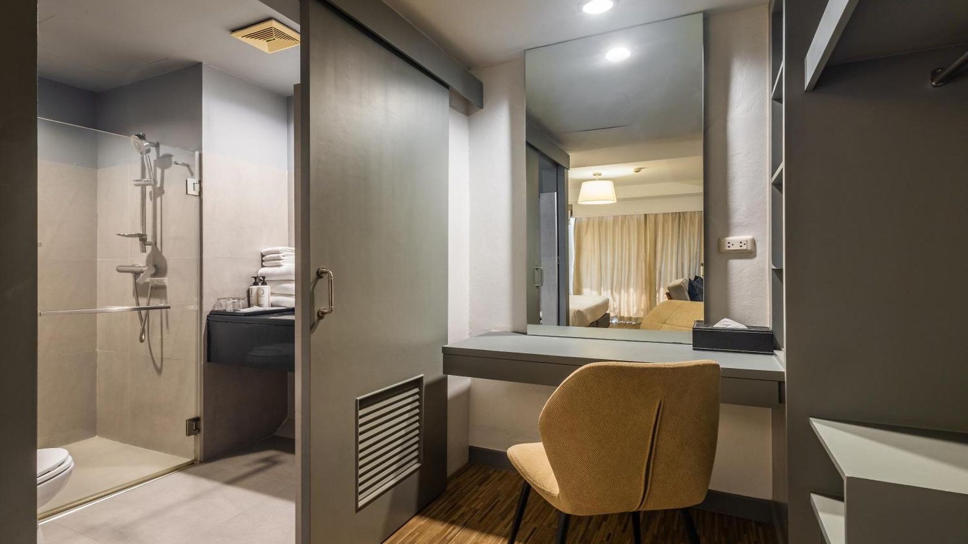 โรงแรม Journeyhub