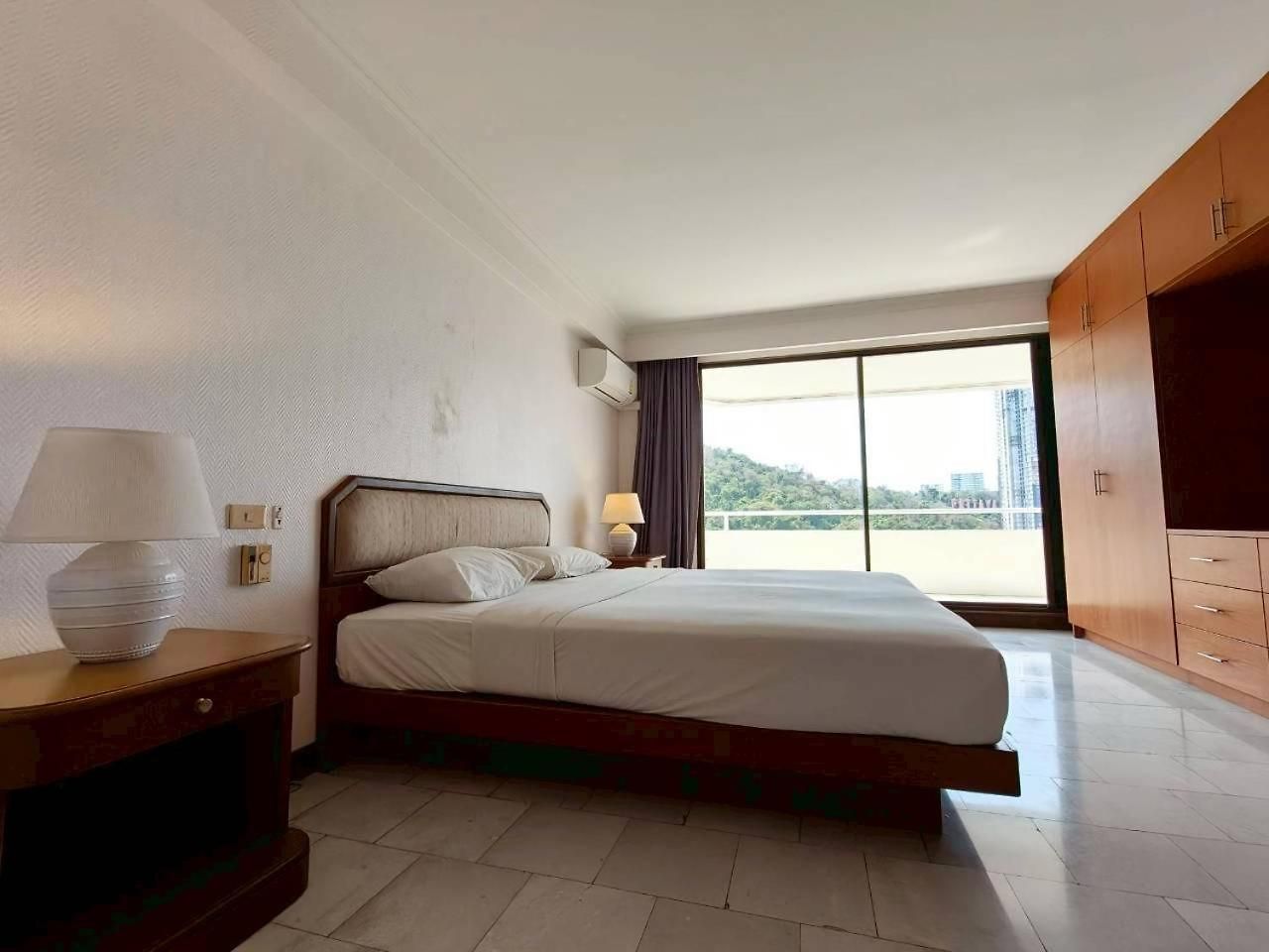 The Monaco โรงแรม