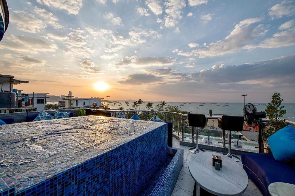 The Globe Hotel, Bar & Restaurant โรงแรม Pattaya