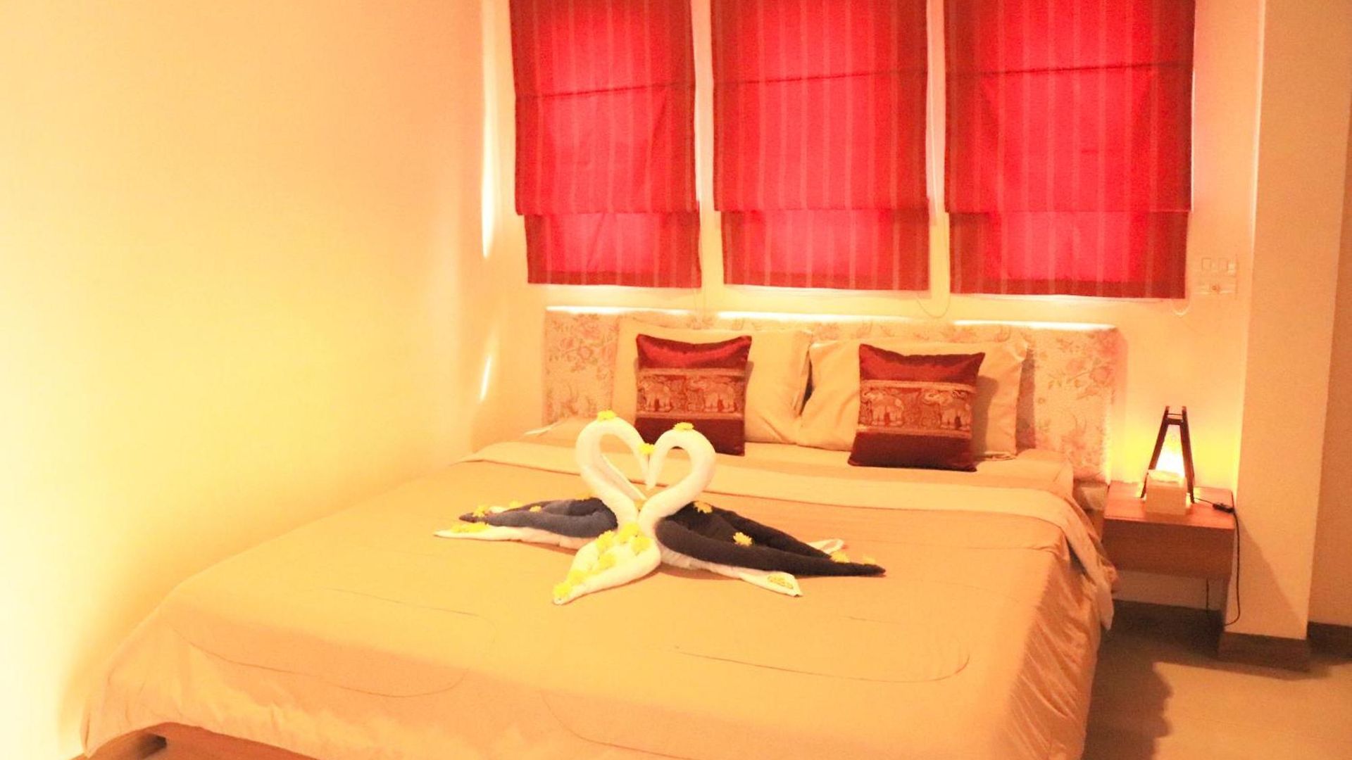 Rouge Service Apartments, Soi Buakhao
