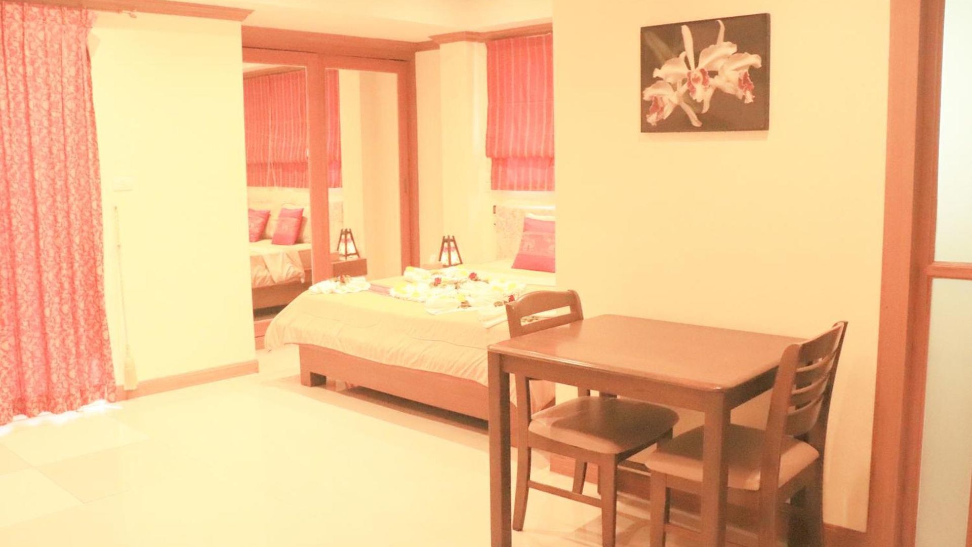 Rouge Service Apartments, Soi Buakhao 3*