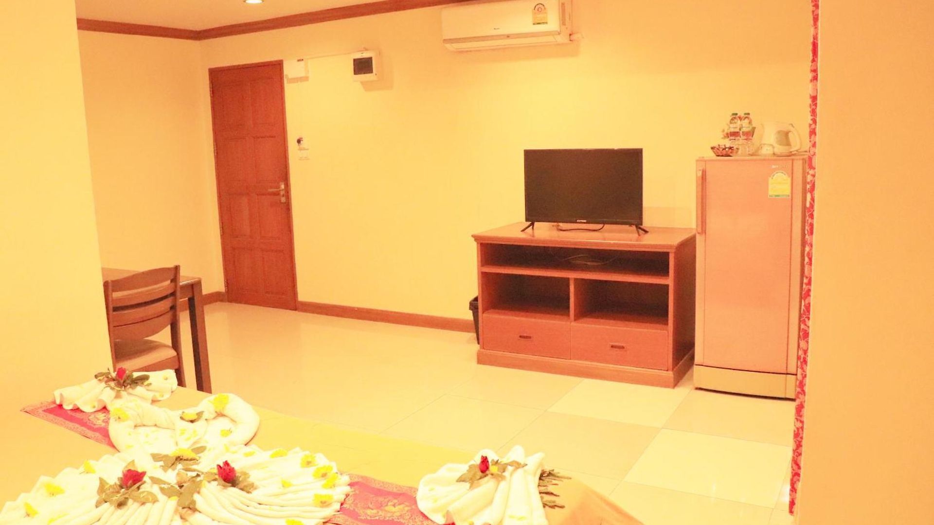 Rouge Service Apartments, Soi Buakhao