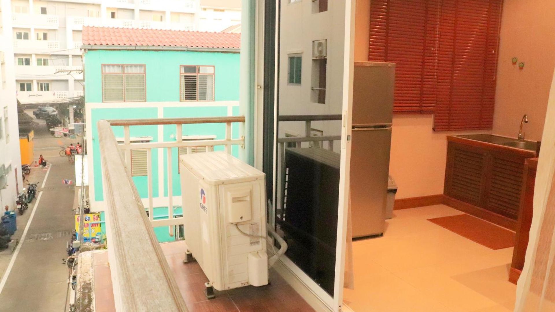 โรงแรม Rouge Service Apartments, Soi Buakhao 3*