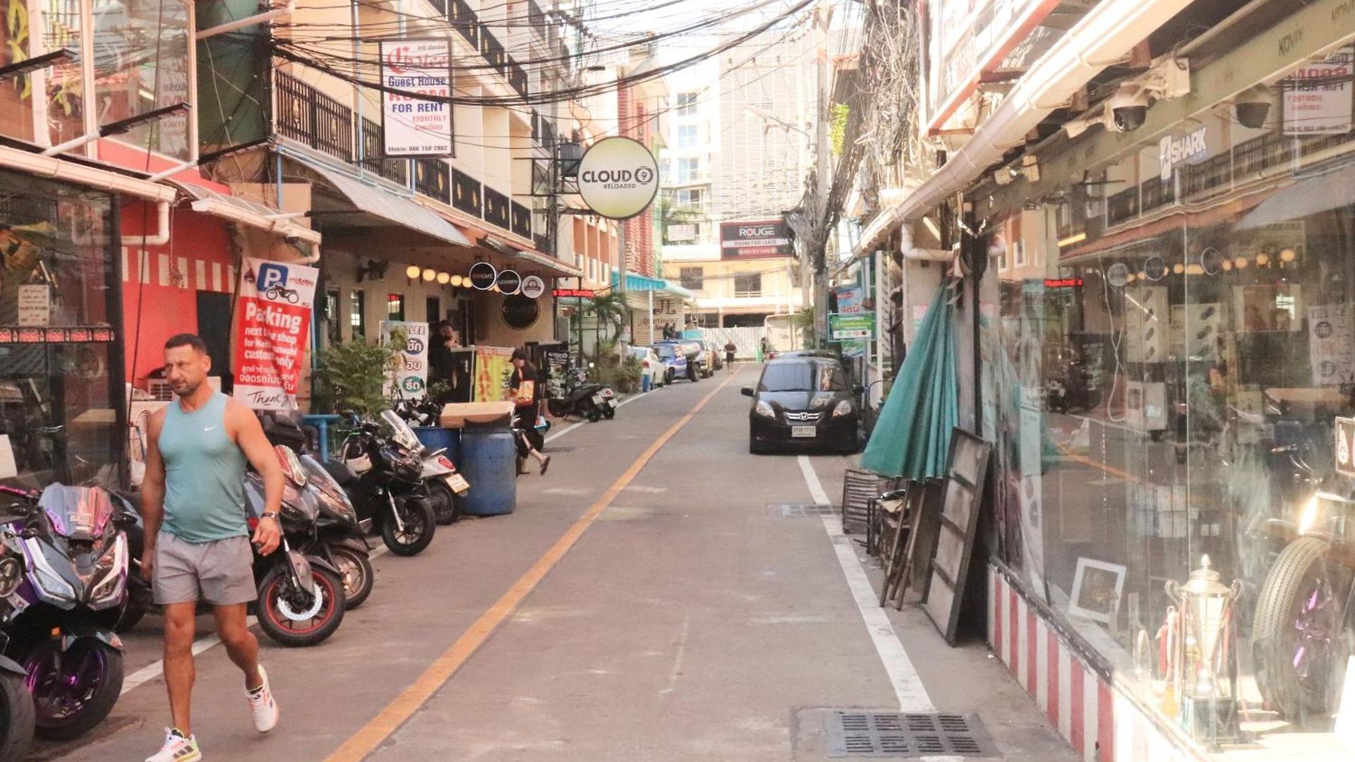 Rouge Service Apartments, Soi Buakhao
