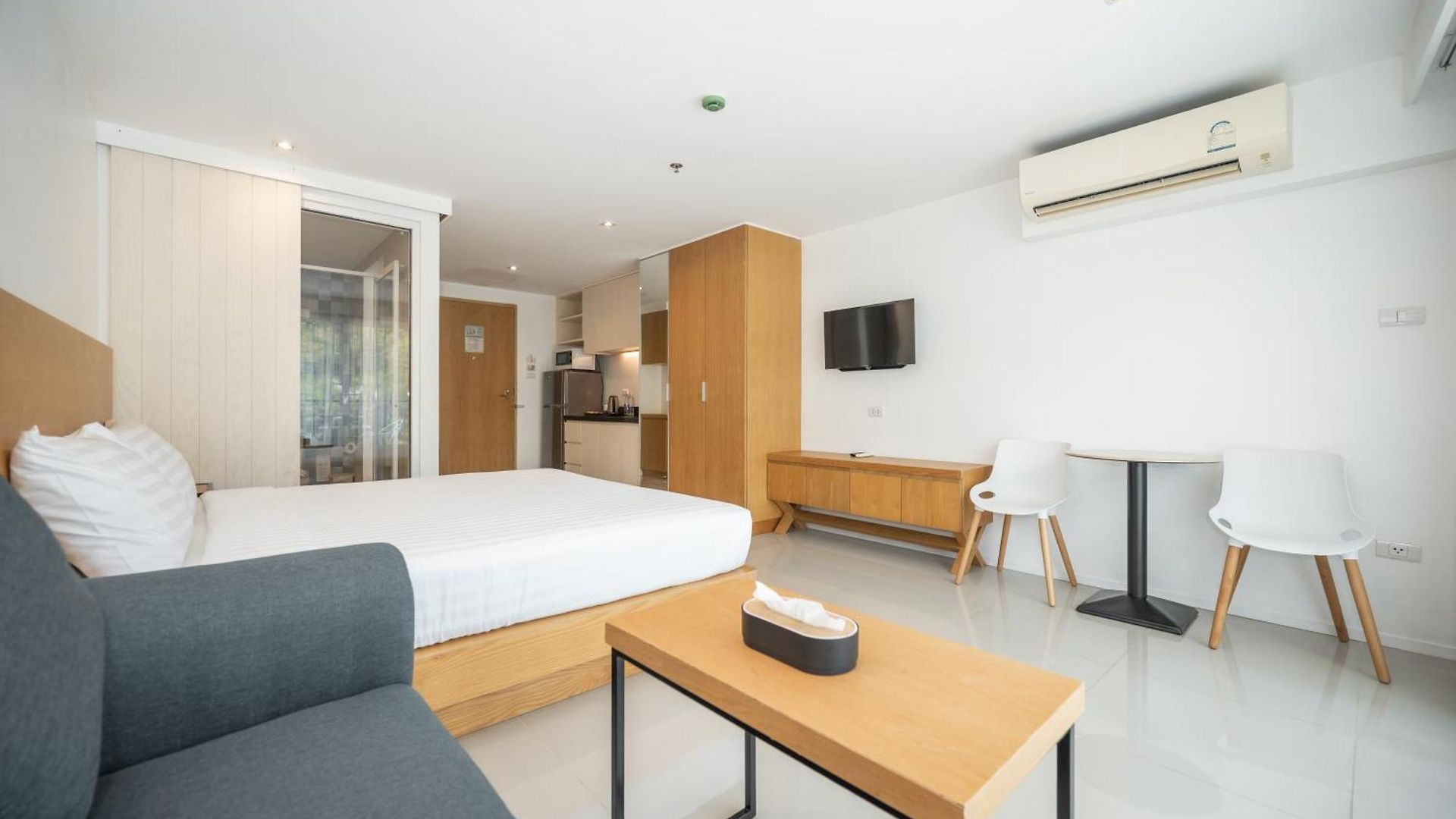 โรงแรม Fourium And Serviced 3*