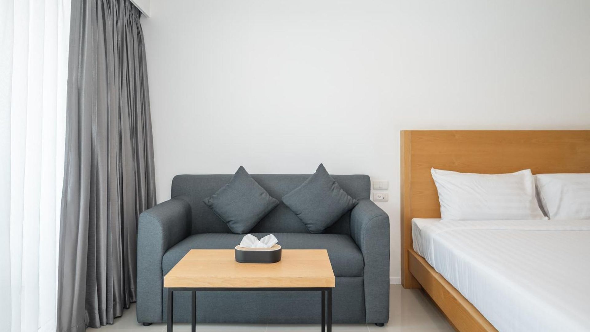 โรงแรม Fourium And Serviced 3*
