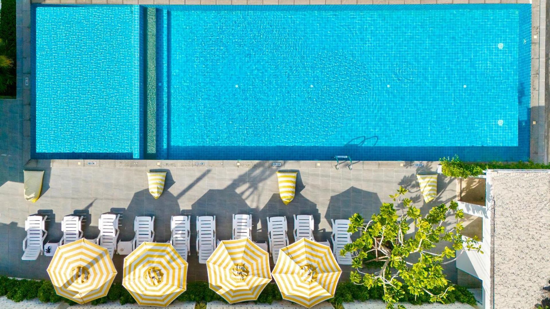 โรงแรม Fourium And Serviced