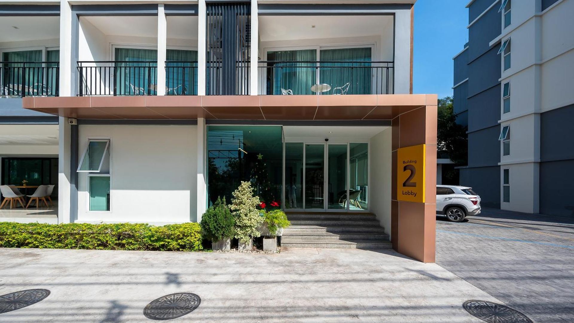 โรงแรม Fourium And Serviced 3*