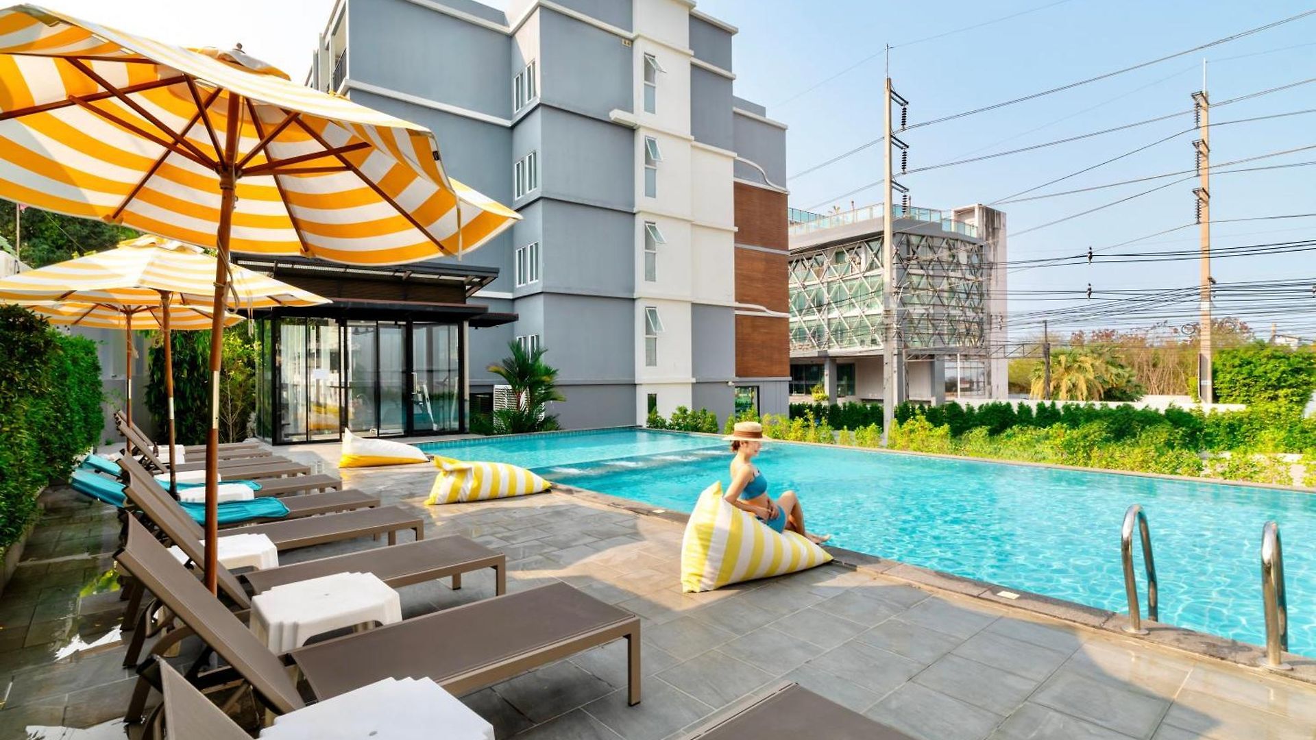 โรงแรม Fourium And Serviced