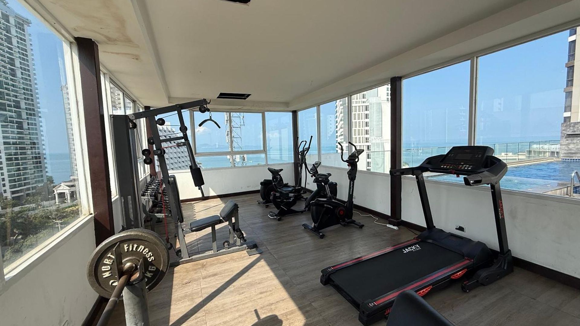 อพาร์ทเม้น 2 Bedrooms With Coffee Machine,gym,rooftop Pool