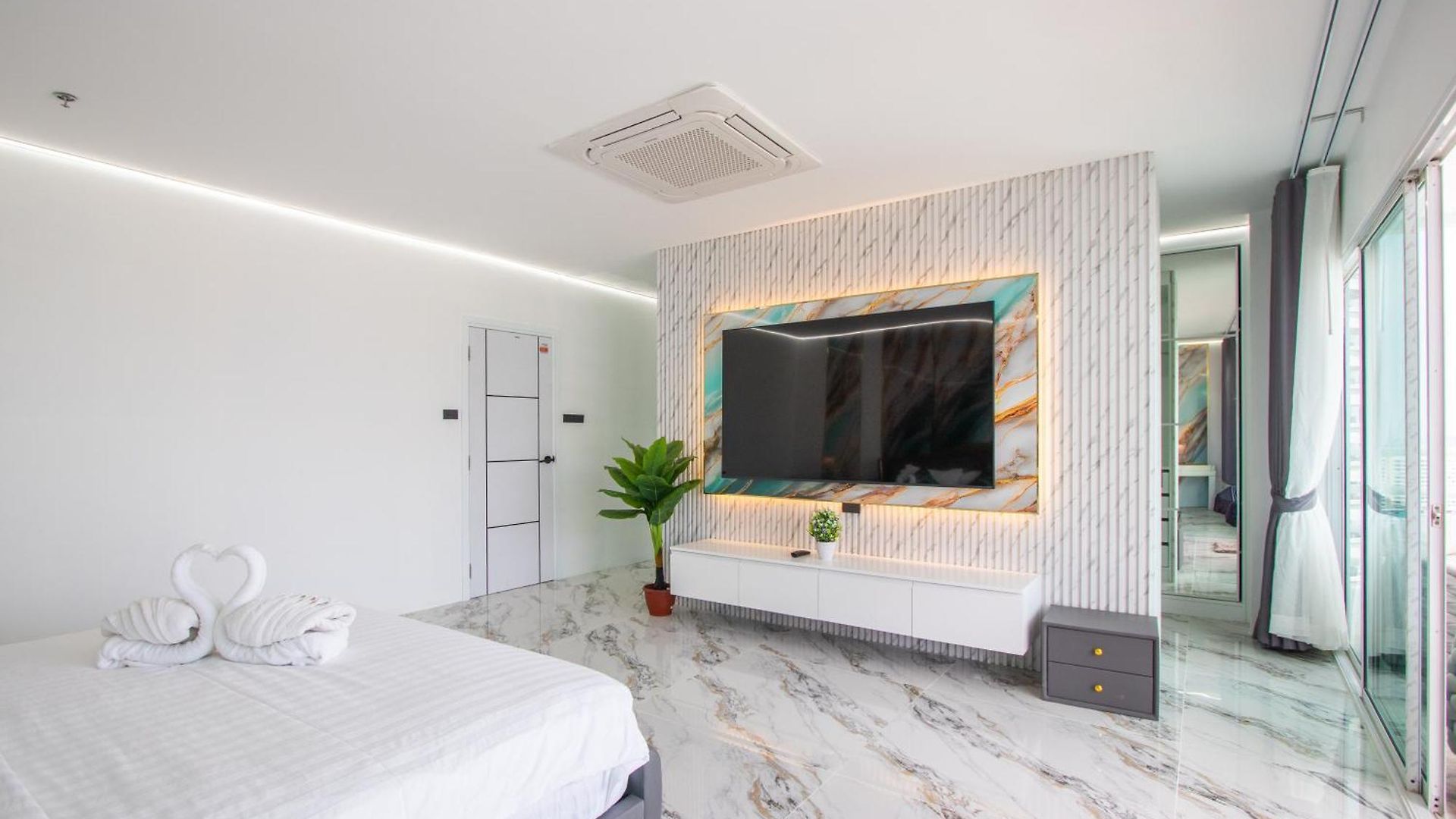 View Talay 7 - Luxury Beachfront & Panoramic Sea View Apartment