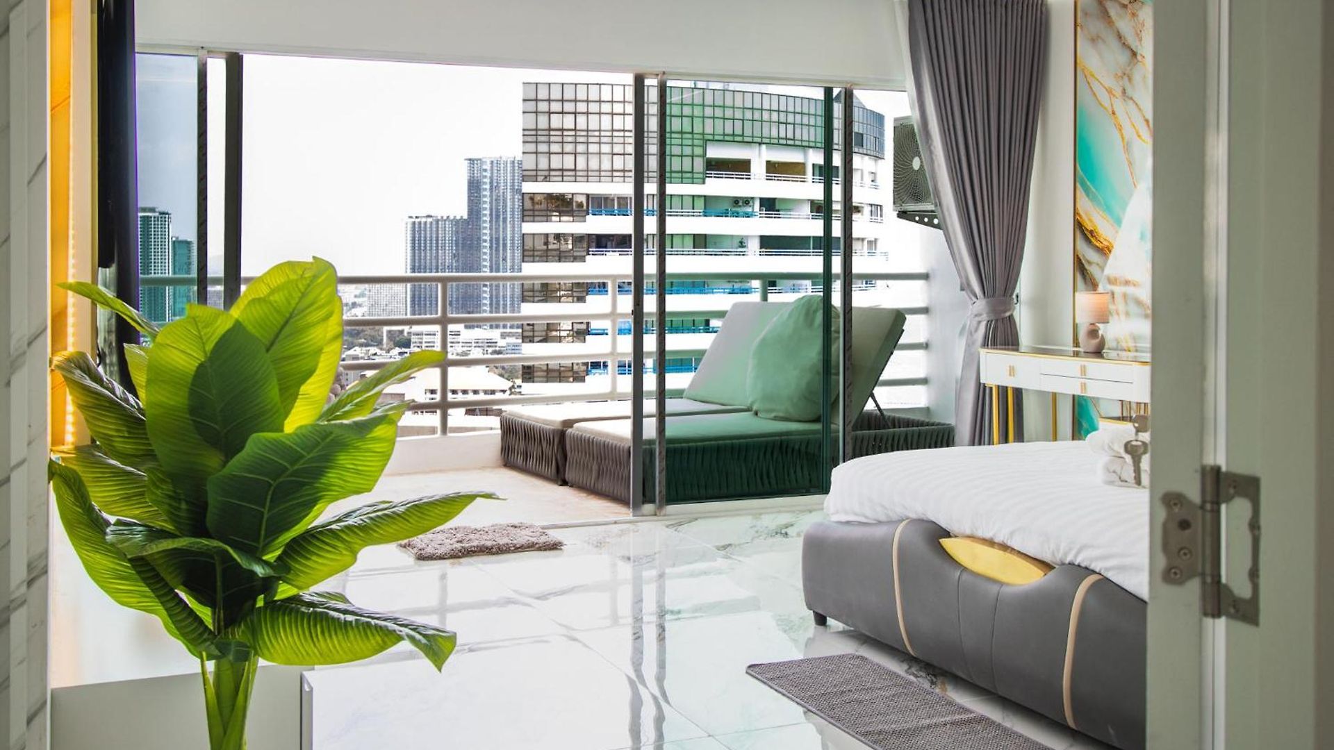 Apartment View Talay 7 - Luxury Beachfront & Panoramic Sea View *