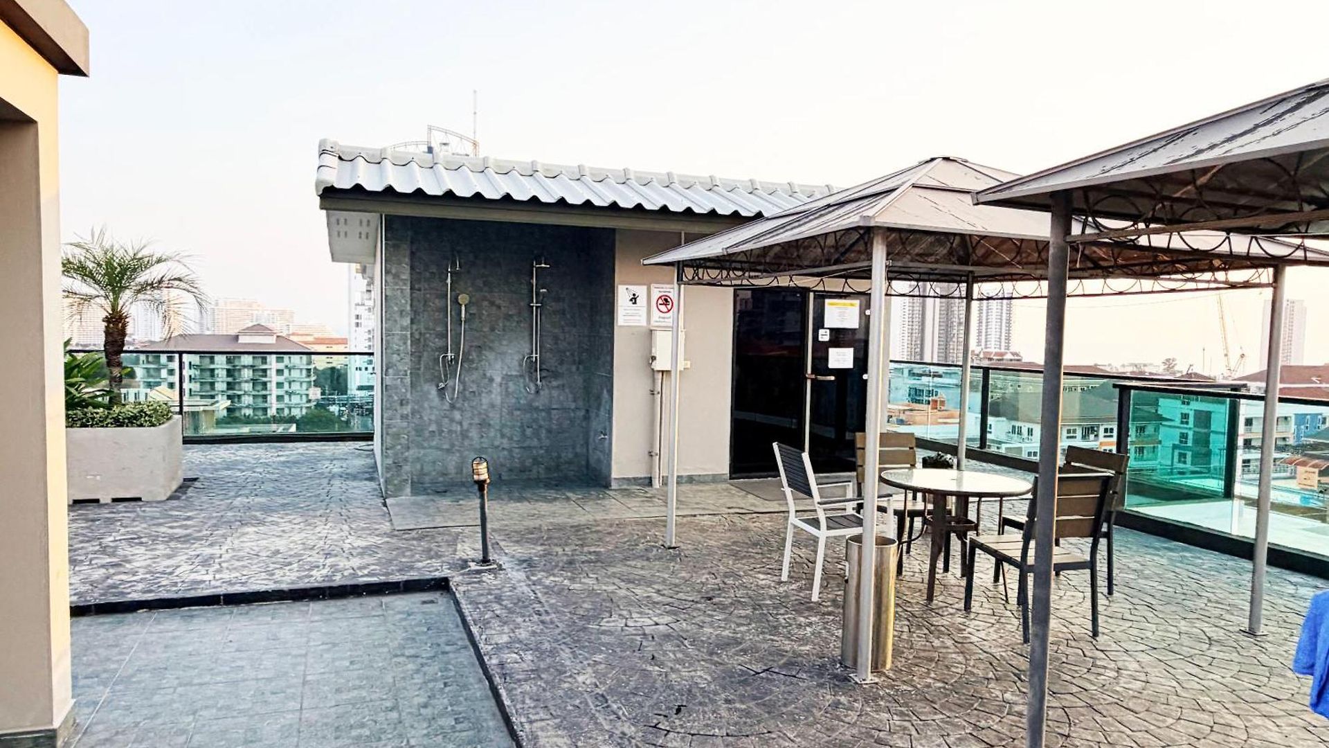 Cozy 2br Rooftop Swimming Pool Pratumnak Apartment Pattaya