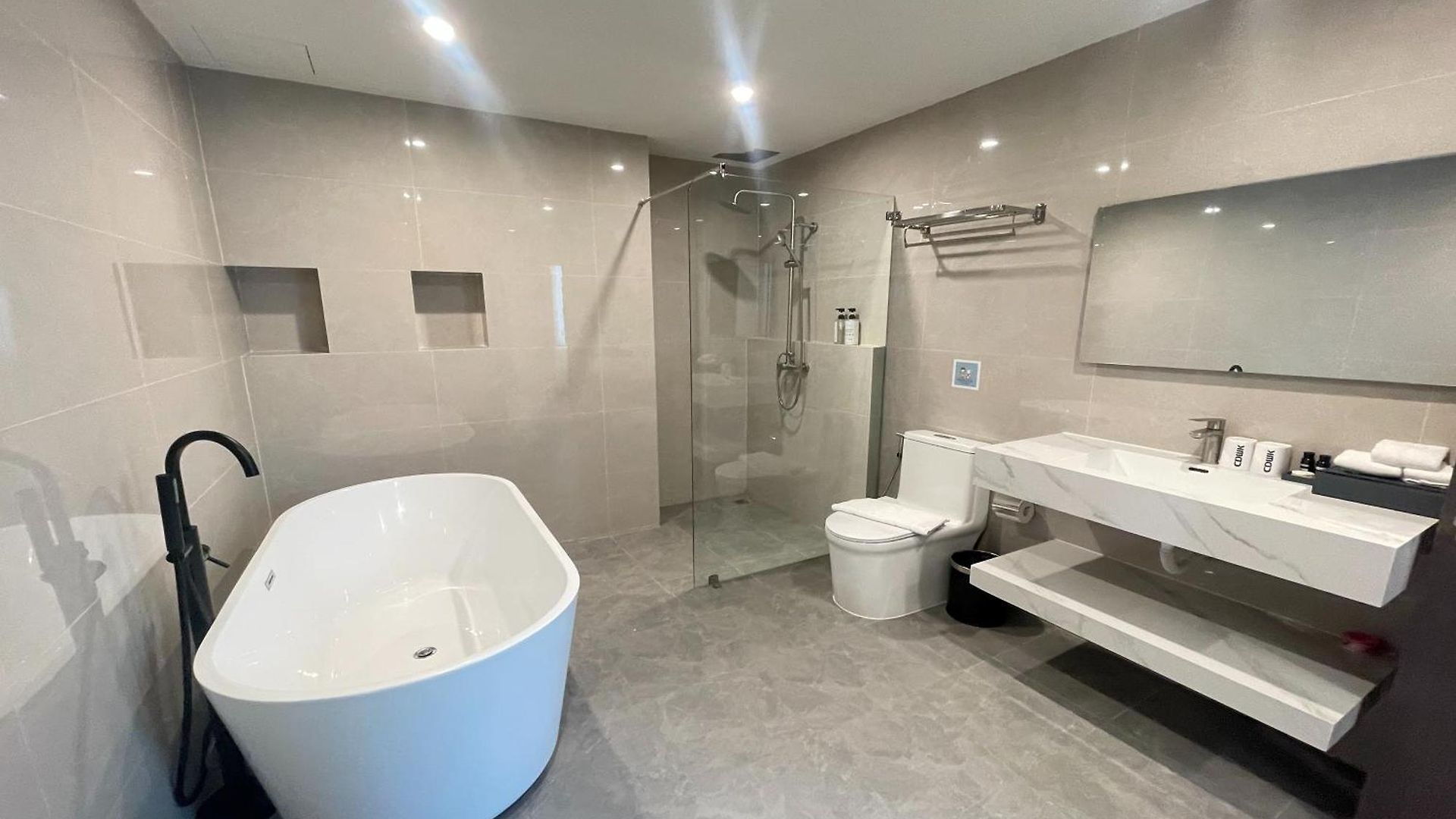 โรงแรม Velin
