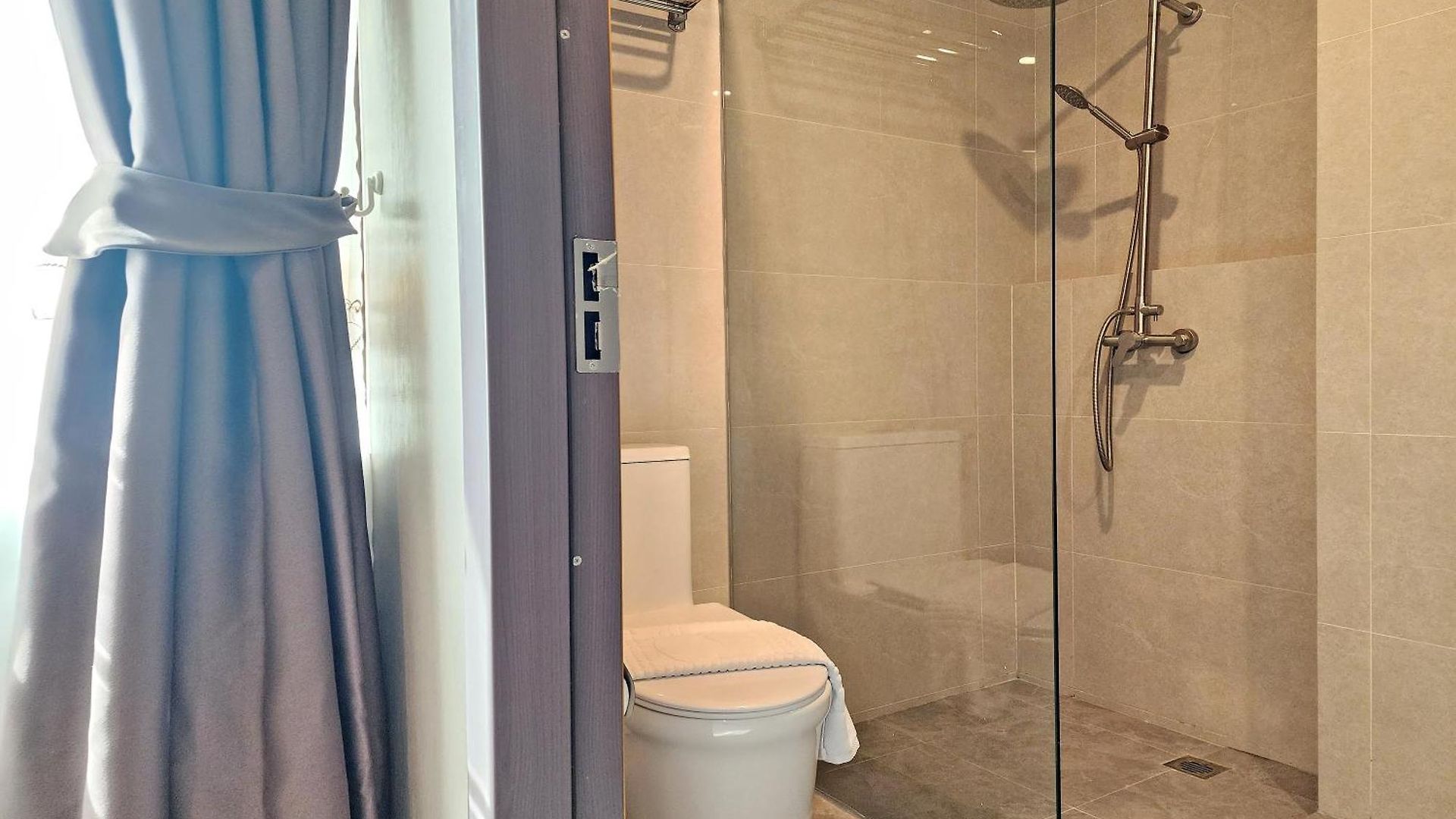 Velin โรงแรม 4*