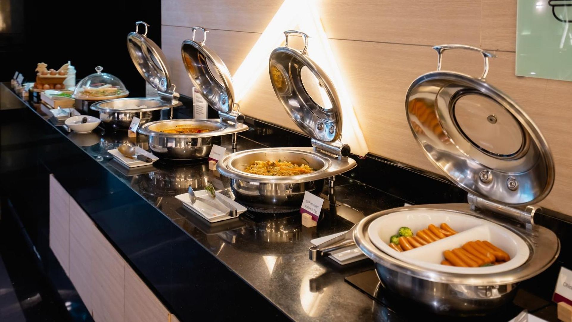 โรงแรม โนวา เอ็กซ์เพรส โฮเทล 4*