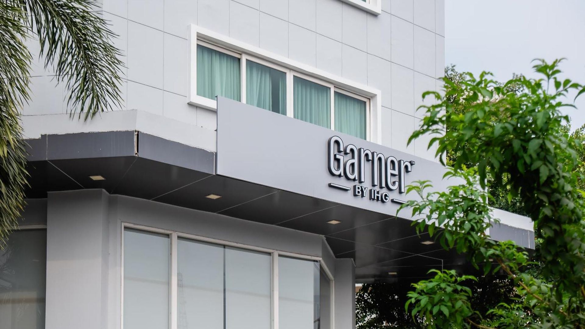 โนวา เอ็กซ์เพรส โฮเทล โรงแรม