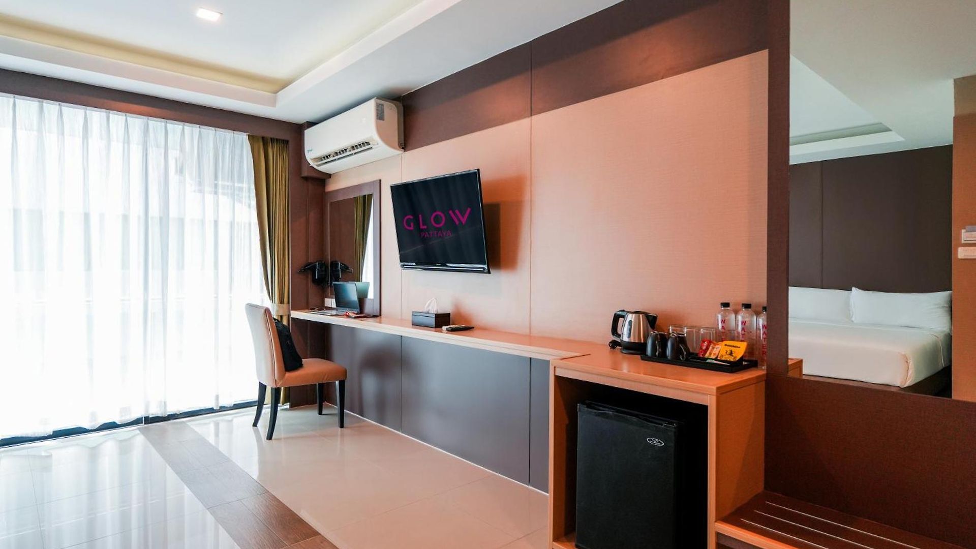 Glow โรงแรม 4*