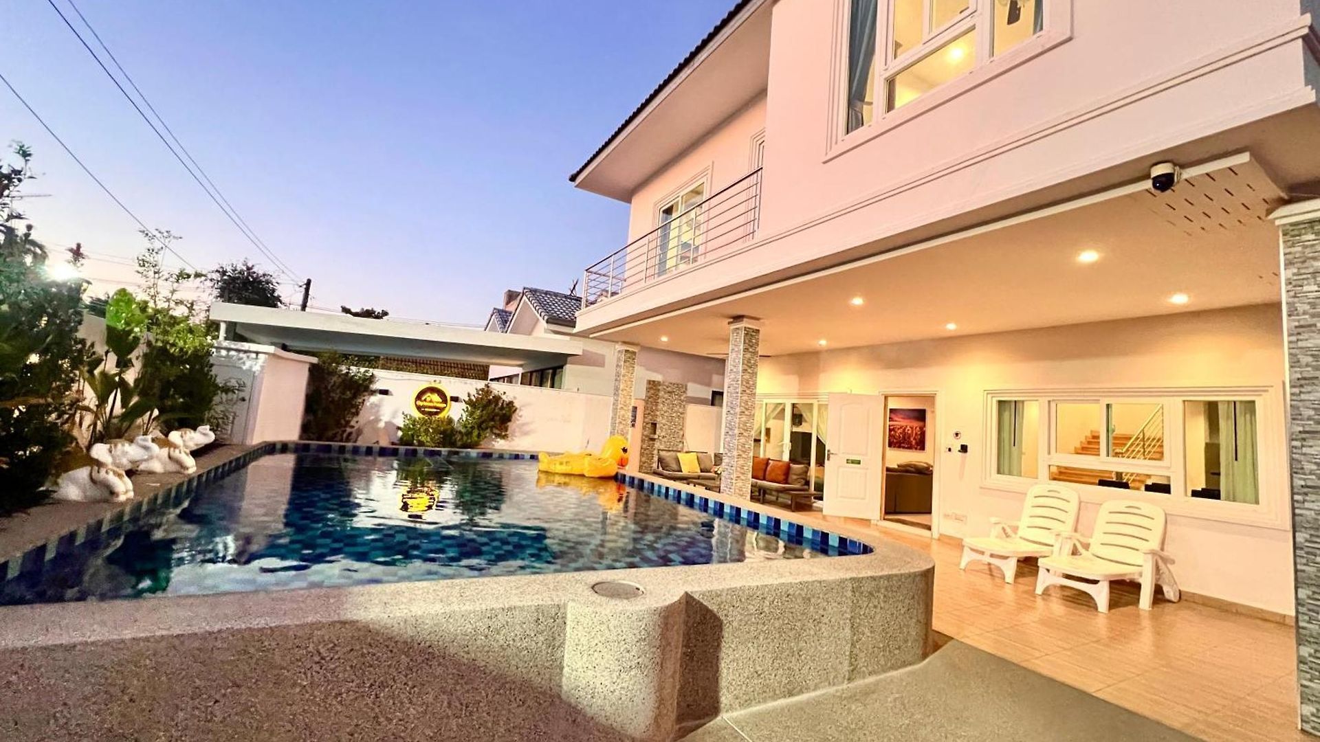 วิลล่า Relax Pool Near Walking Street,jacuzzi ,bbq 5bed 6bath House54 *