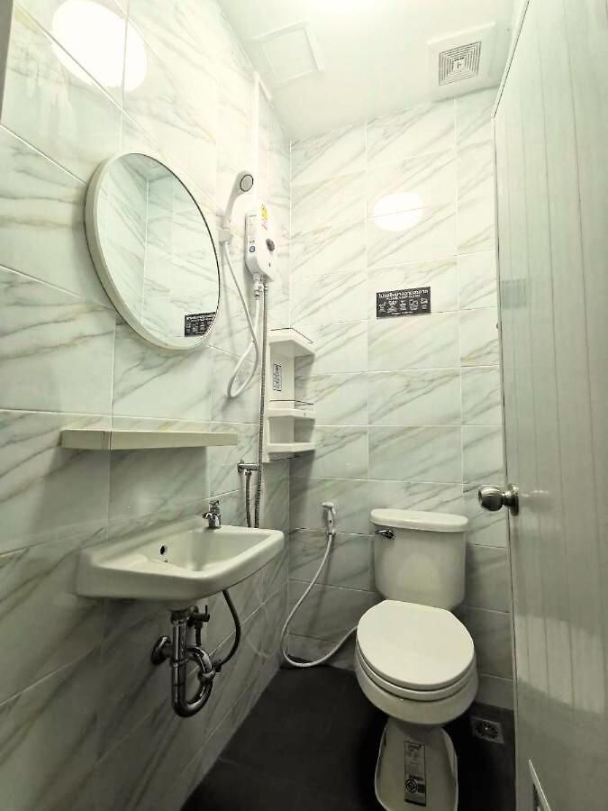 The One โรงแรม 2*