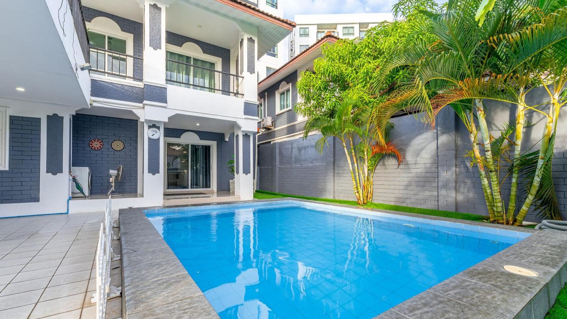 Luxury 5 Bedrooms Pool With Terrace