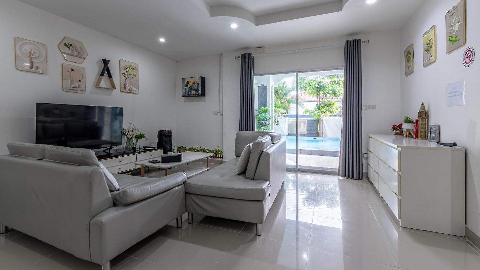 Luxury 5 Bedrooms Pool With Terrace วิลล่า