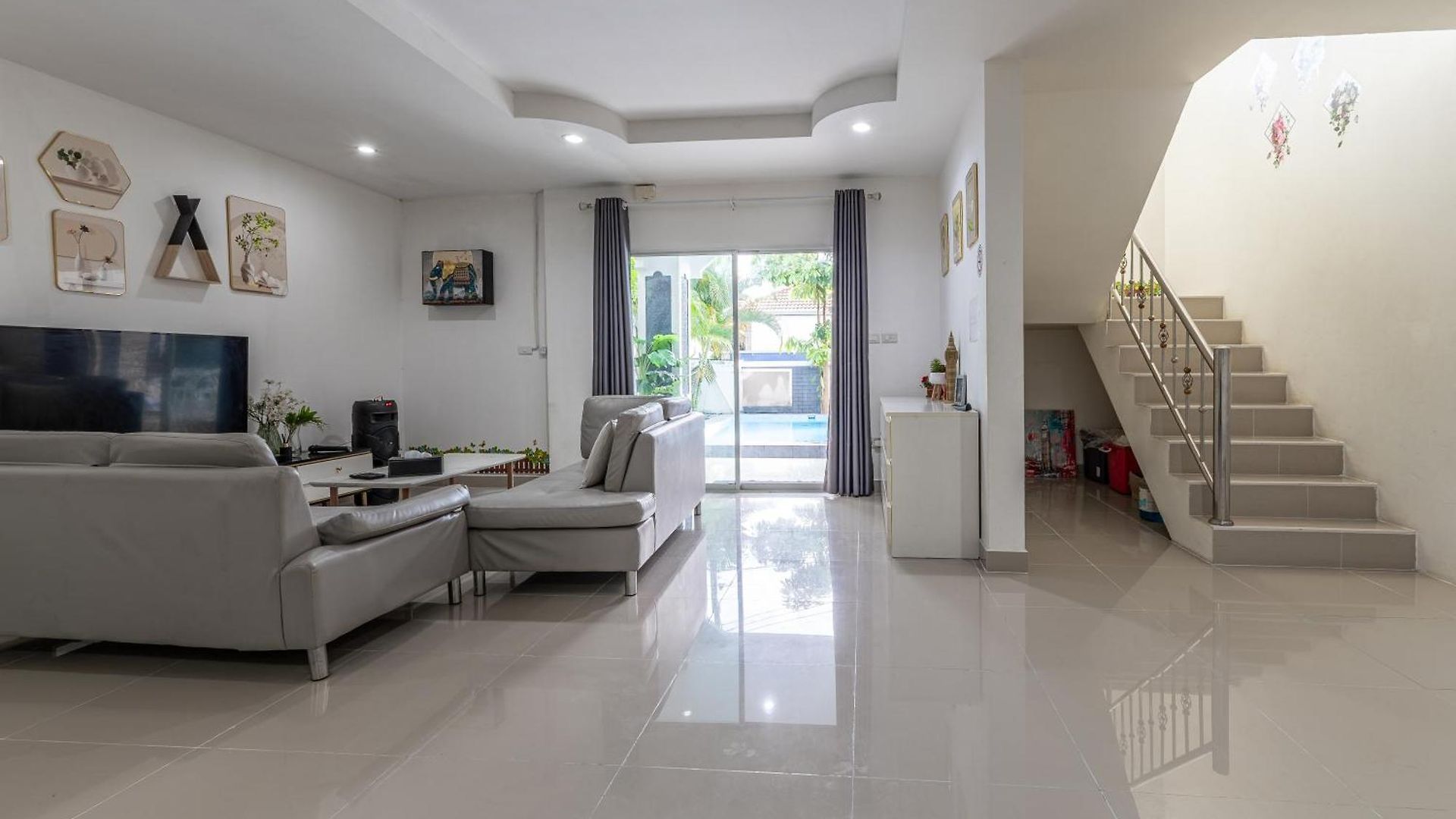 Luxury 5 Bedrooms Pool With Terrace *