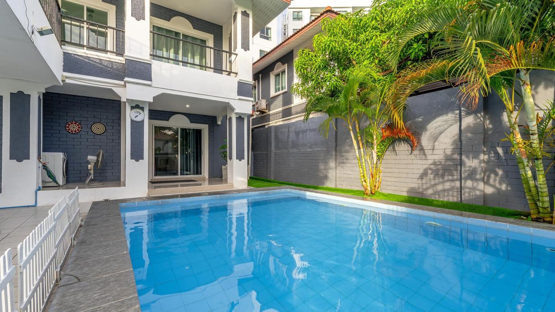 Luxury 5 Bedrooms Pool With Terrace