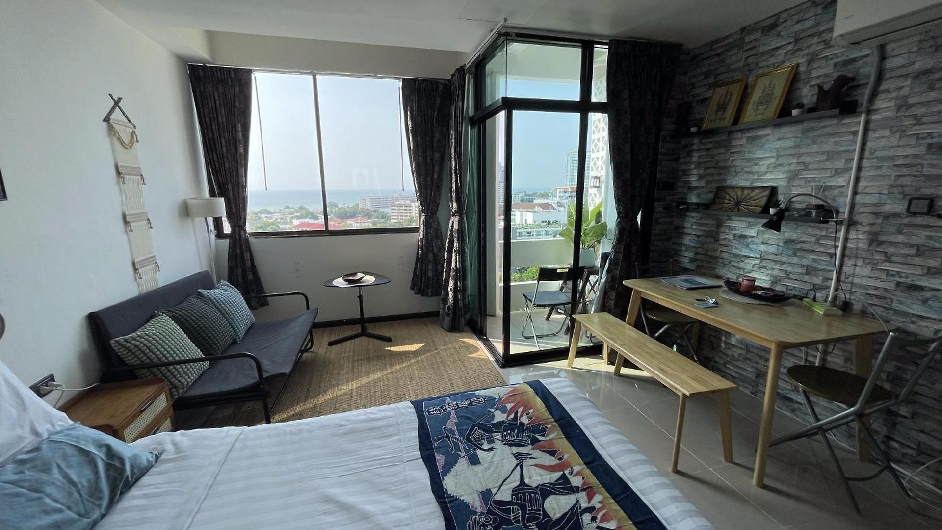 Furnished Studio Near Pattaya Beach - Your Home Away From Home Apartment *