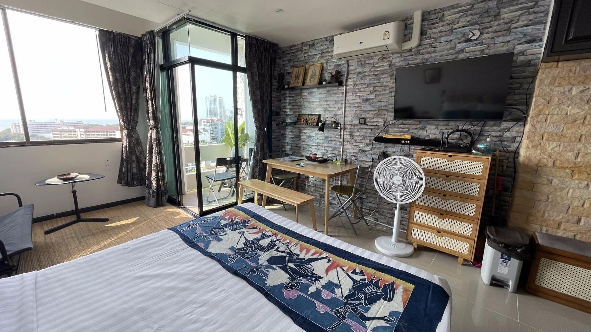 Apartment Furnished Studio Near Pattaya Beach - Your Home Away From Home