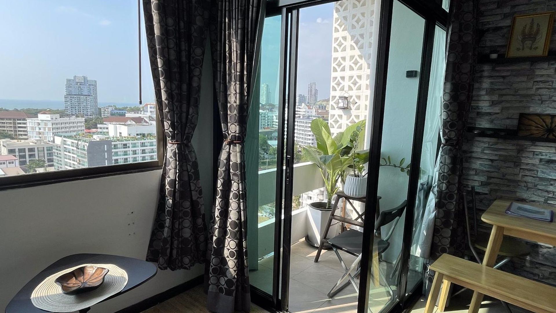 Furnished Studio Near Pattaya Beach - Your Home Away From Home Apartment
