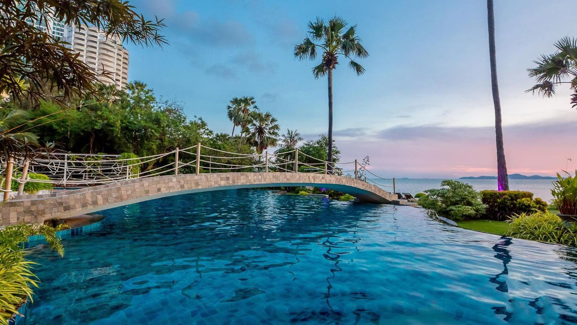 อพาร์ทเม้น The Palm Wongamat X Monthstayz Thailand Pattaya