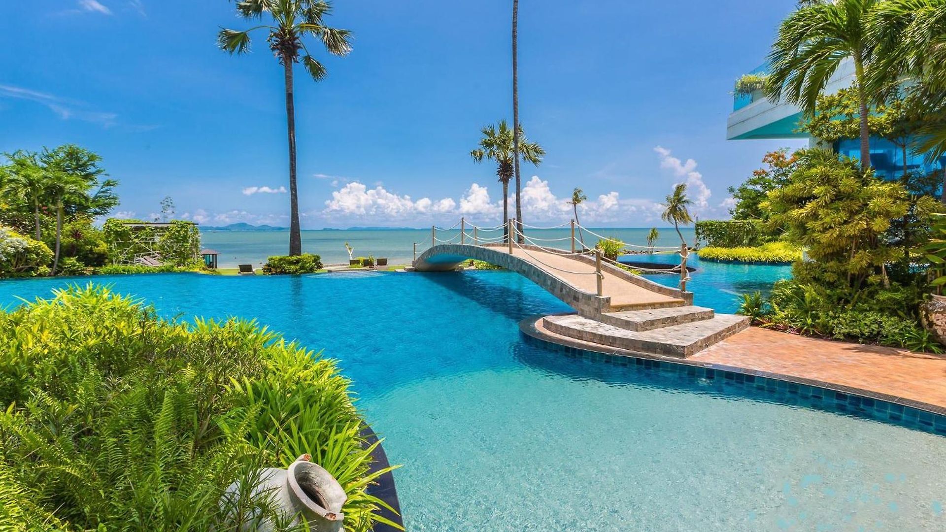 The Palm Wongamat X Monthstayz Thailand อพาร์ทเม้น