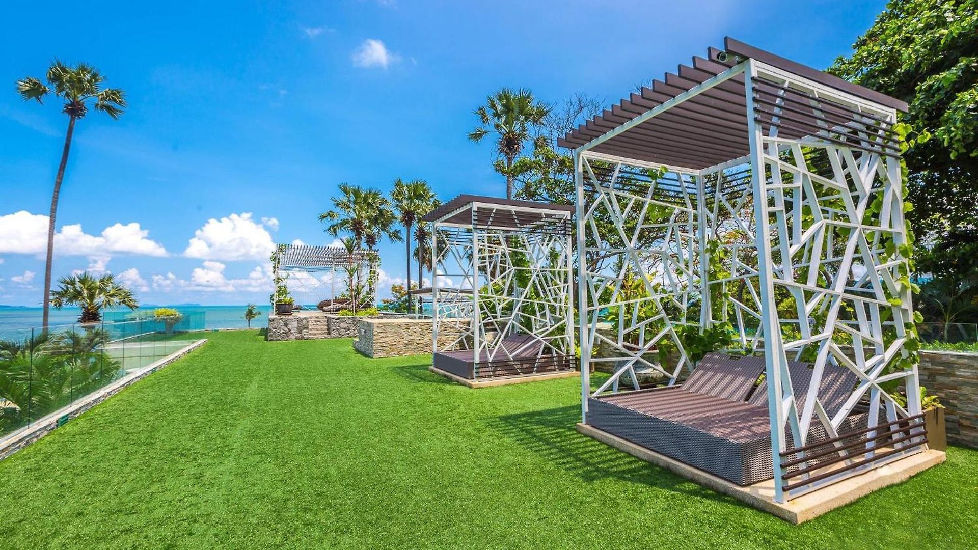 อพาร์ทเม้น The Palm Wongamat X Monthstayz Thailand Pattaya