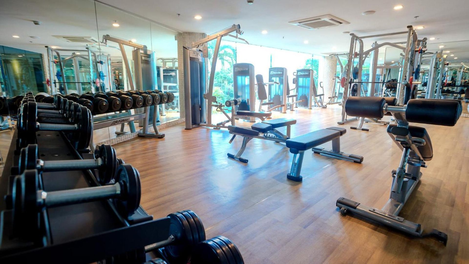 อพาร์ทเม้น The Palm Wongamat X Monthstayz Thailand *