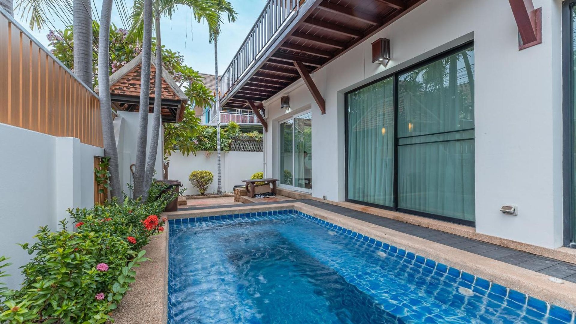 Thai 3b Pool Near Hollywood Pattaya