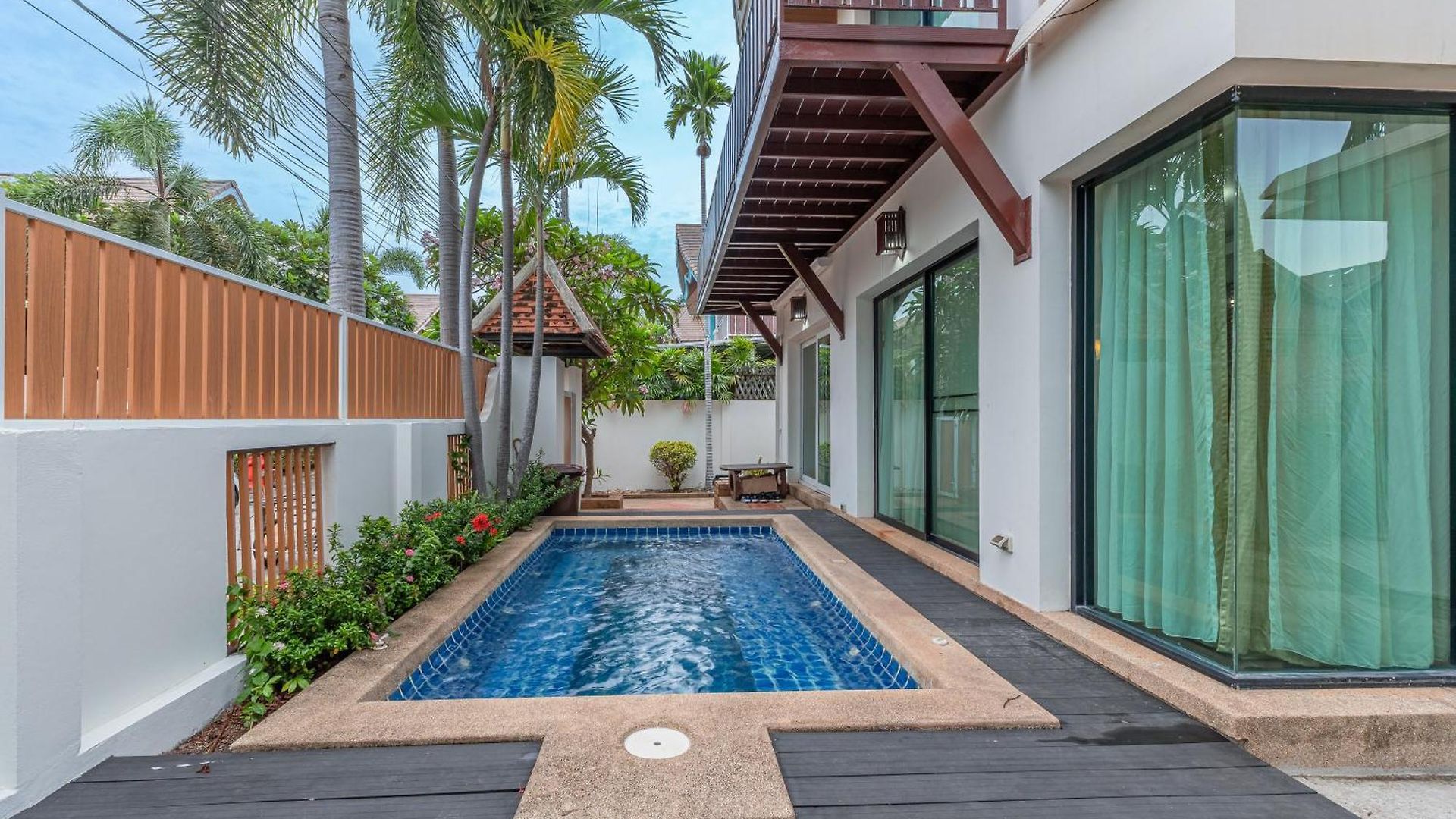 Thai 3b Pool Near Hollywood Pattaya