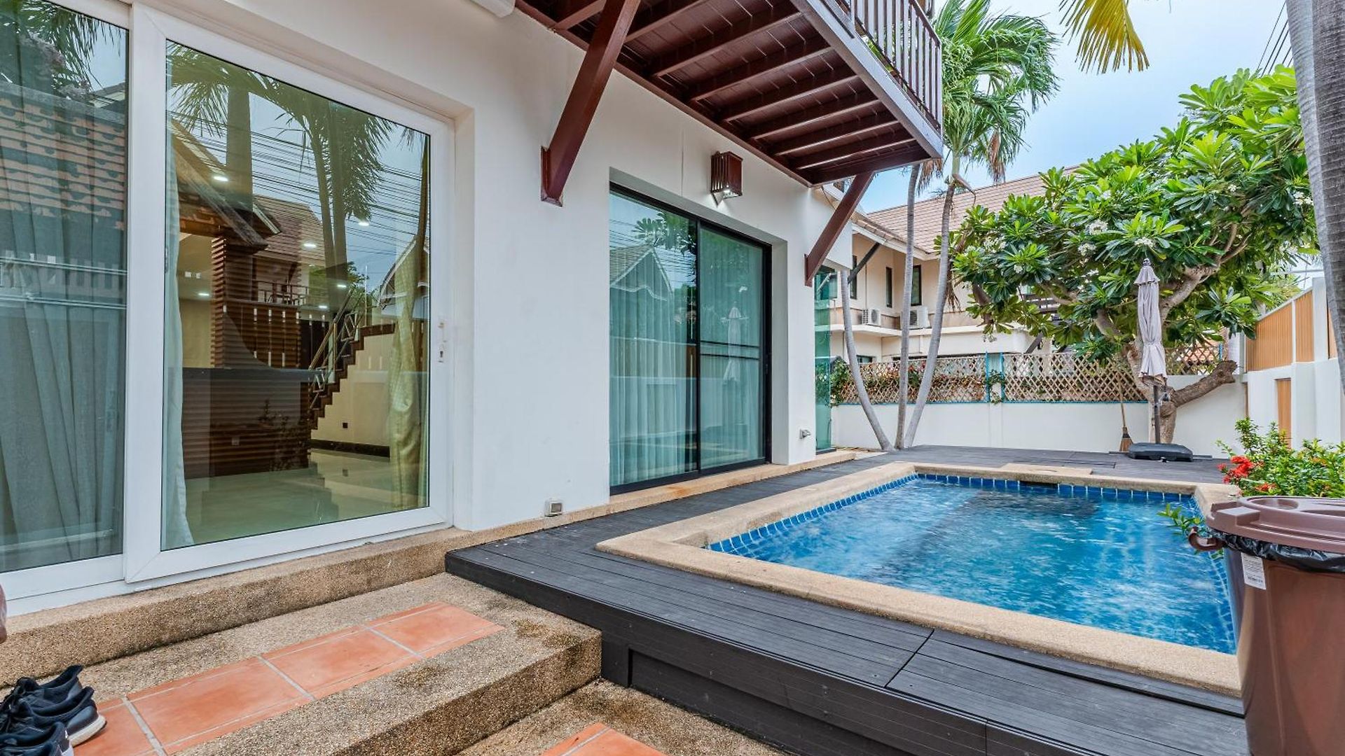 Thai 3b Pool Near Hollywood Pattaya