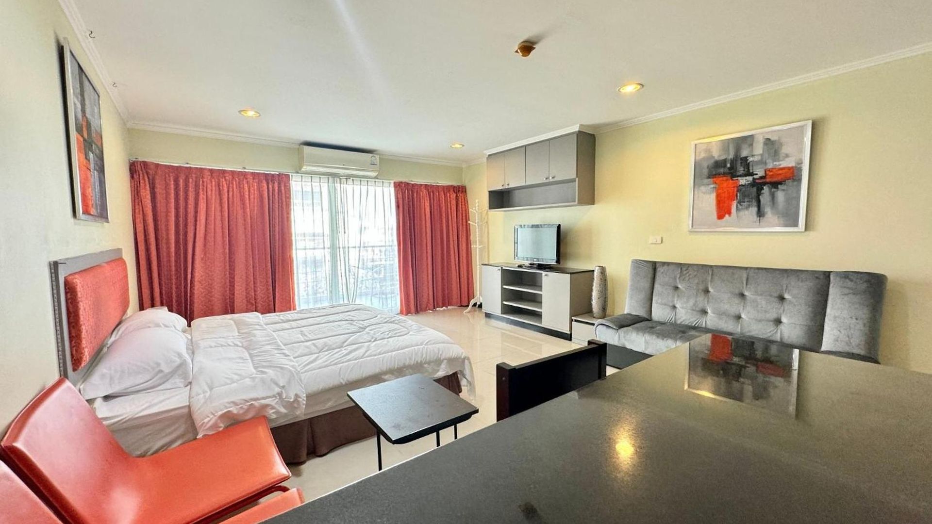 Large Pool-view With Balcony - Tw Platinum Suites, Jomtien Holiday home *