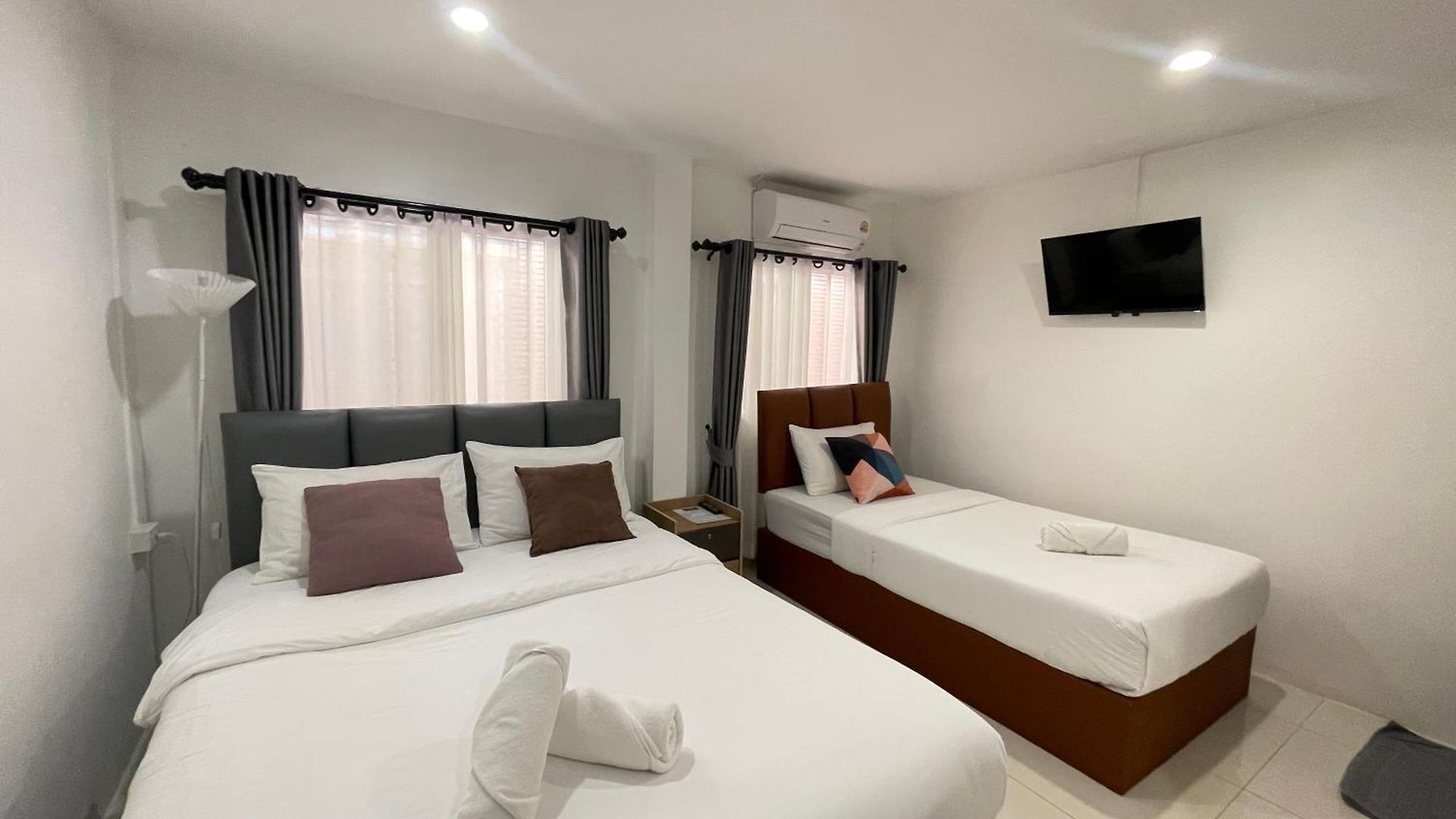 Royal Bj โรงแรม 2*