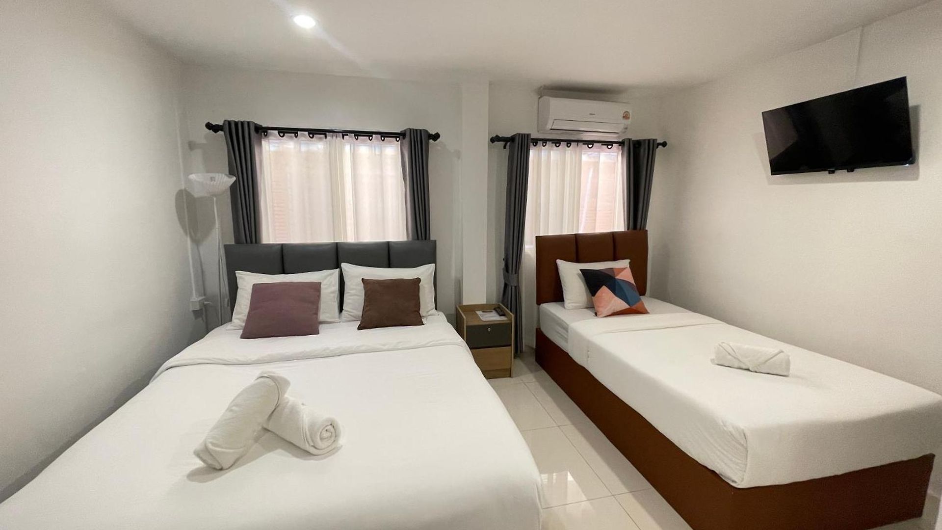 Royal Bj โรงแรม 2*