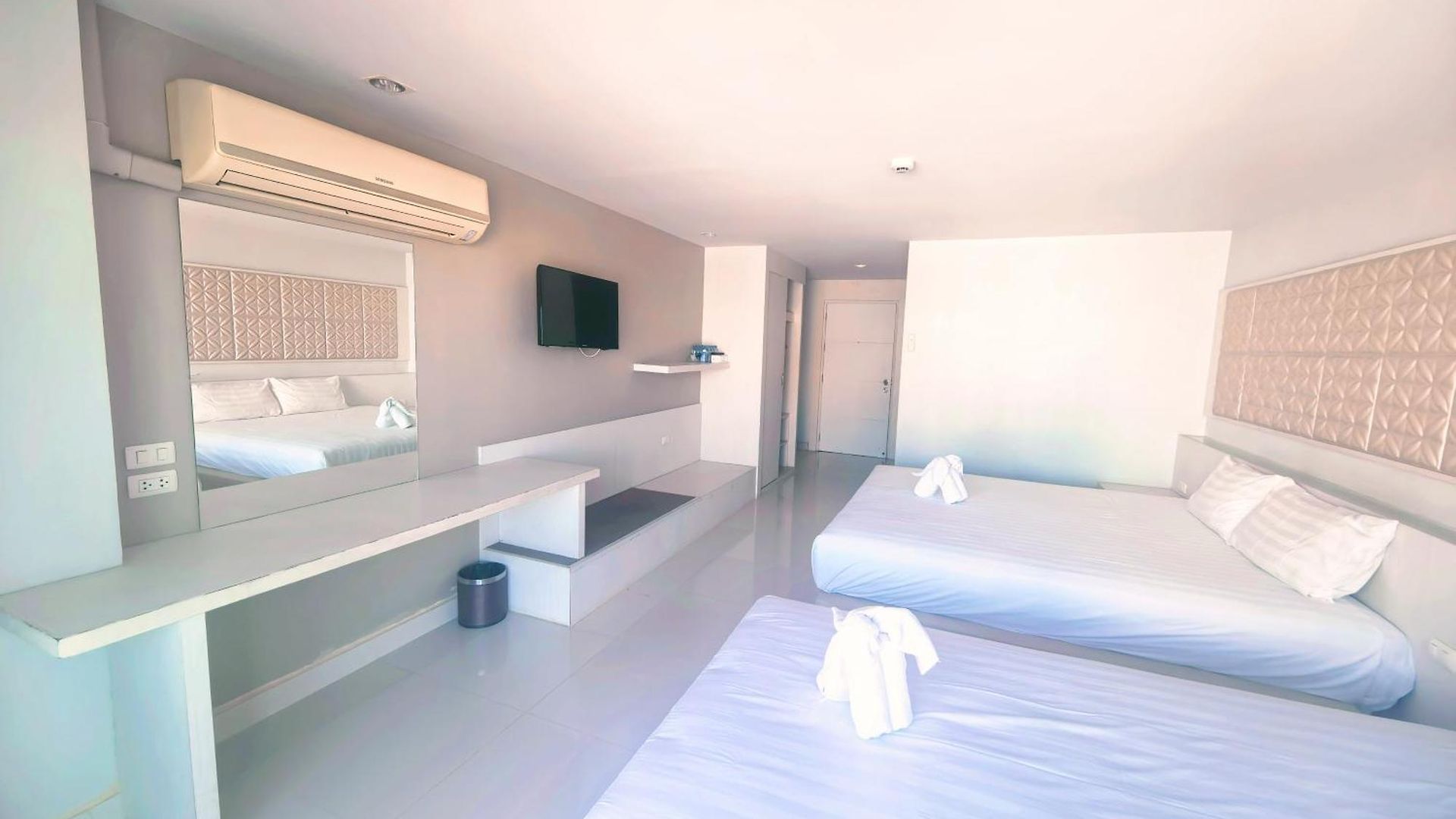 Holi Pty 3* Pattaya