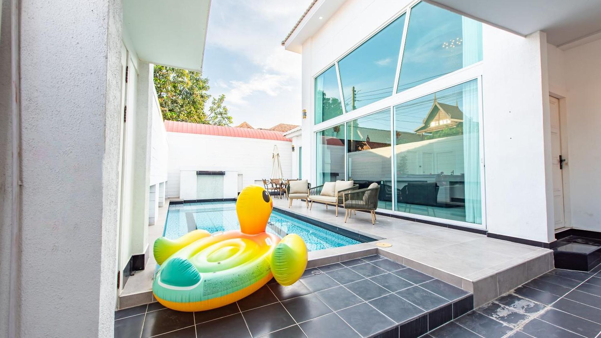 Lagoon Breeze 4br Pool Near Walking Street วิลล่า