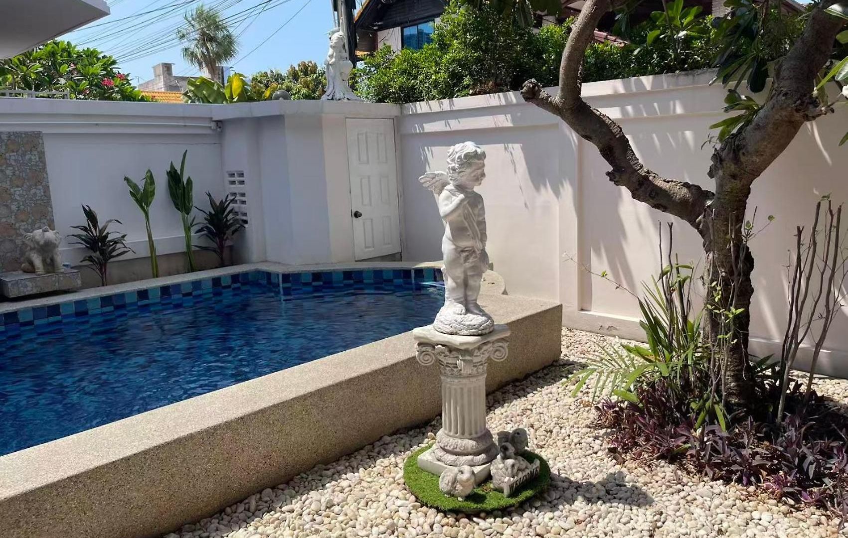T2-central Pool Near Walking Street Pattaya