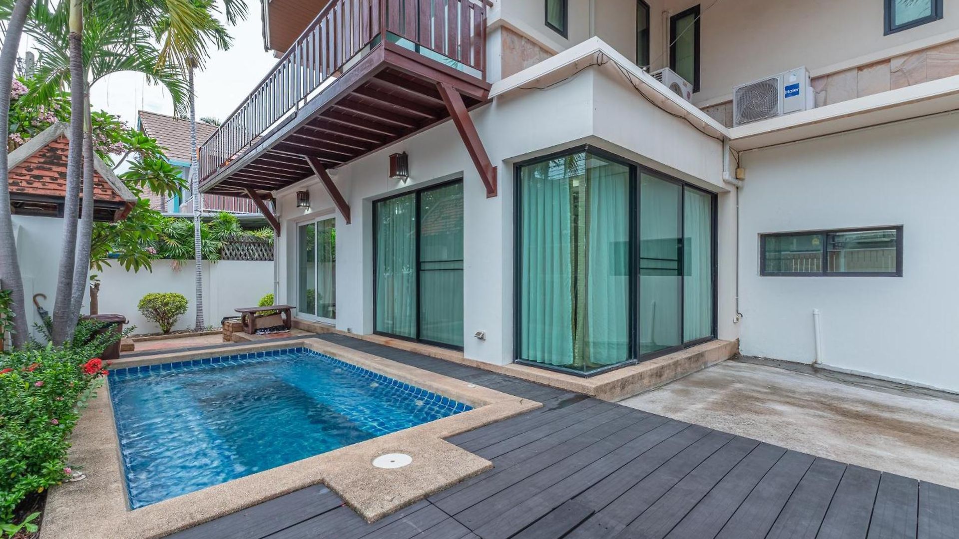 Thai 3b Pool Near Hollywood * Pattaya