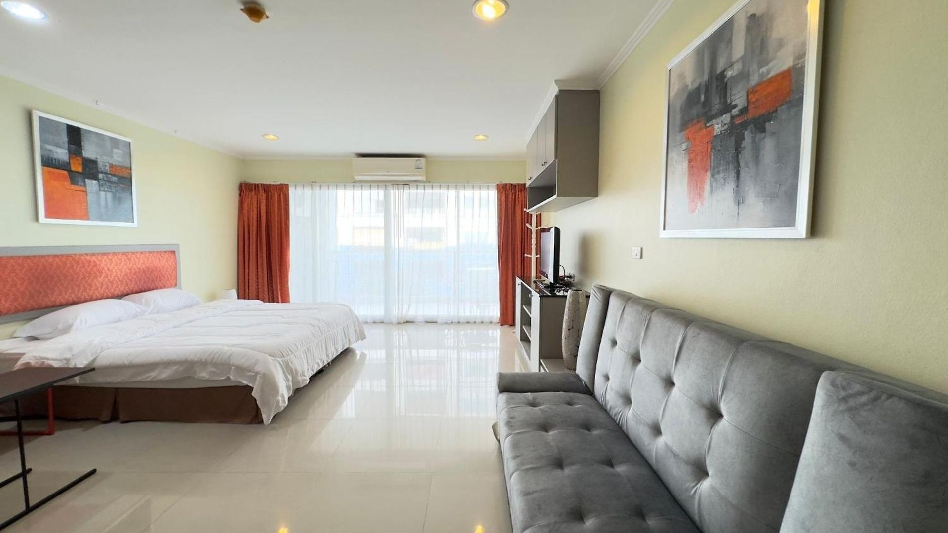 Large Pool-view With Balcony - Tw Platinum Suites, Jomtien Holiday home