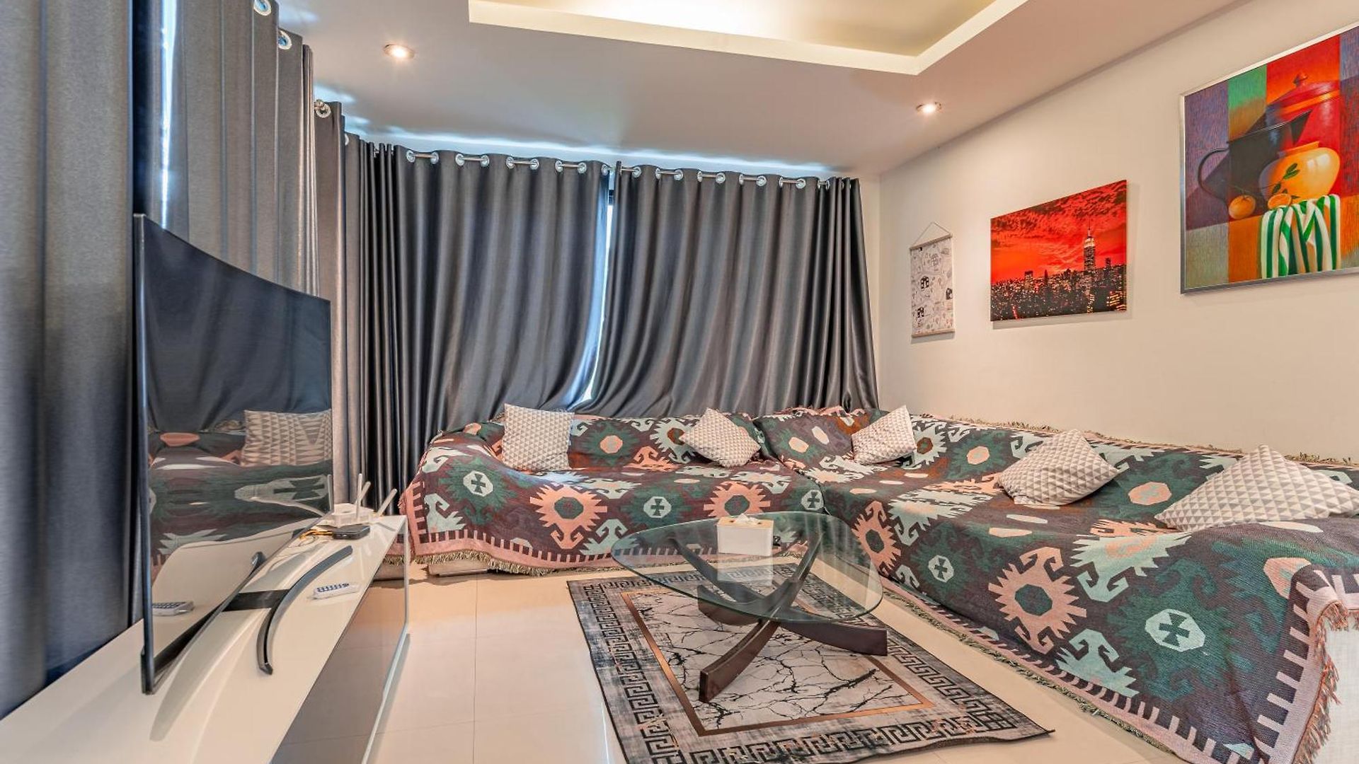 Thai Ins-style Pool 3br Near Hollywood * Pattaya