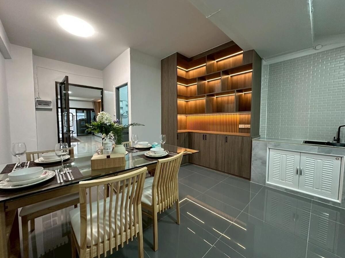 Apples Townhouse