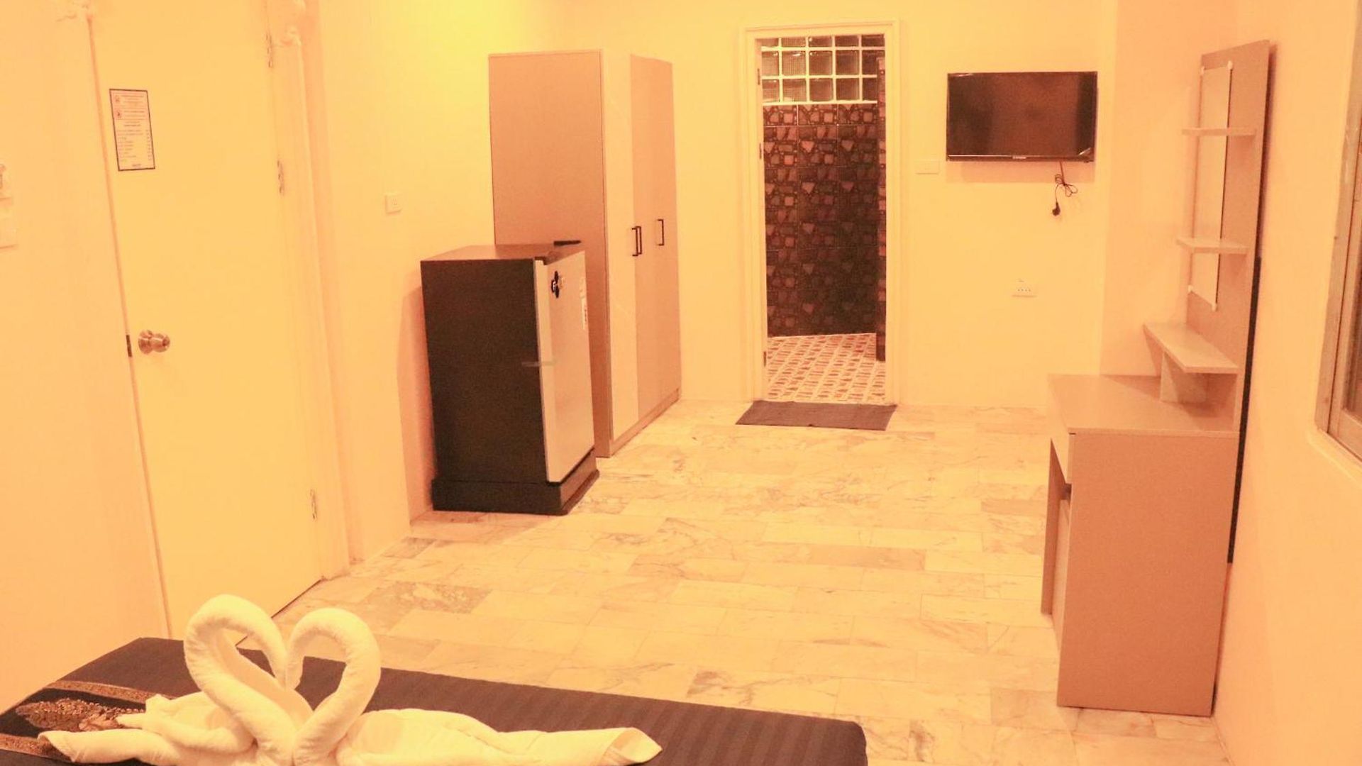 Galaxy Inn, โรงแรม